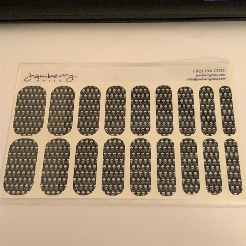 Jamberry Nail Set - Skull & Crossbones